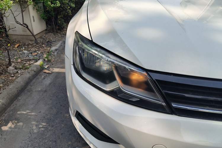 Used Volkswagen Lamando 2017 280TSI DSG Comfort Edition Right Front Headlight