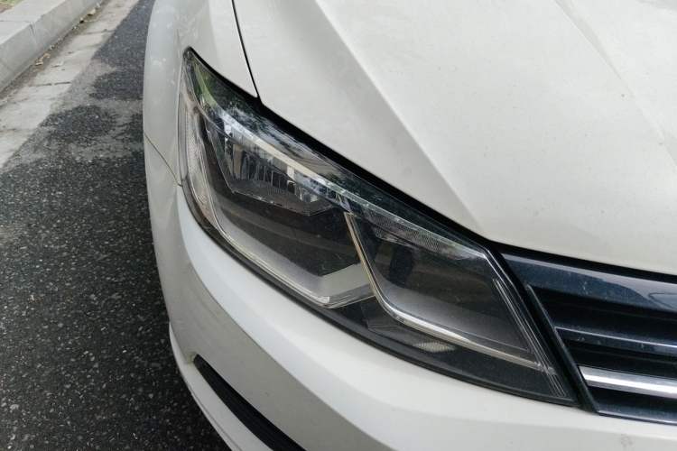 Used Volkswagen Lamando 2017 280TSI DSG Comfort Edition Right Front Headlight