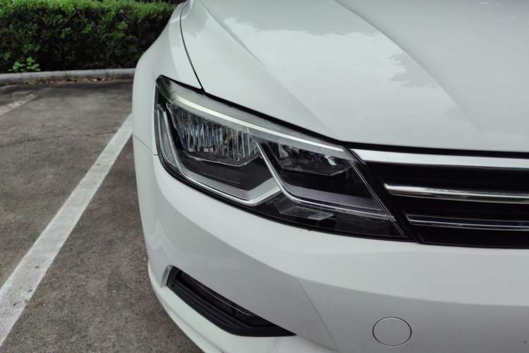 Used Volkswagen Lamando 2017 230TSI DSG Fashion Edition Right Front Headlight