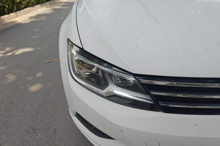 Used Volkswagen Lamando 2017 230TSI DSG Fashion Edition Right Front Headlight