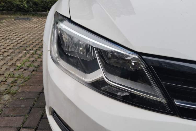 Used Volkswagen Lamando 2017 230TSI DSG Fashion Edition Right Front Headlight