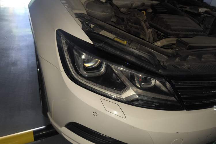 Used Volkswagen Lamando 2017 280TSI DSG Luxury Edition Right Front Headlight