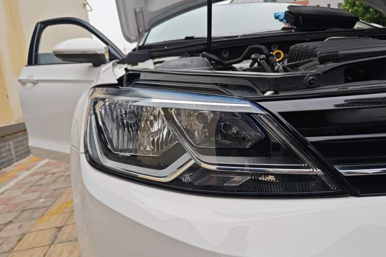 Used Volkswagen Lamando 2017 230TSI DSG Fashion Edition Right Front Headlight