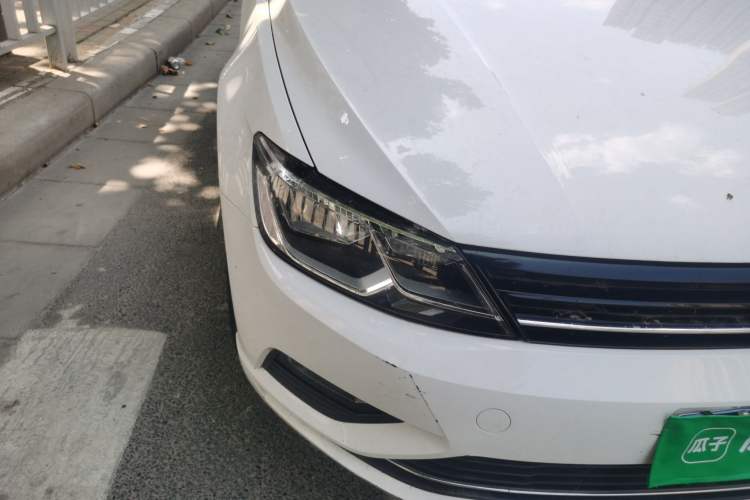 Used Volkswagen Lamando 2017 280TSI DSG Comfort Edition Right Front Headlight