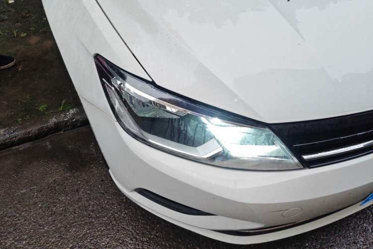 Used Volkswagen Lamando 2017 280TSI Manual Comfort Edition Right Front Headlight