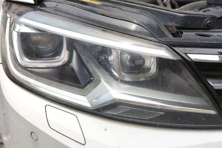 Used Volkswagen Lamando 2017 280TSI DSG Luxury Edition Right Front Headlight