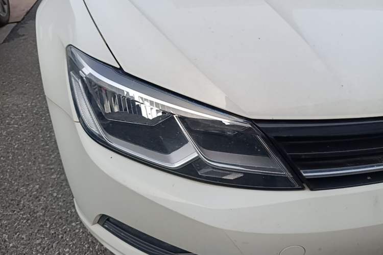 Used Volkswagen Lamando 2017 280TSI DSG Comfort Edition Right Front Headlight