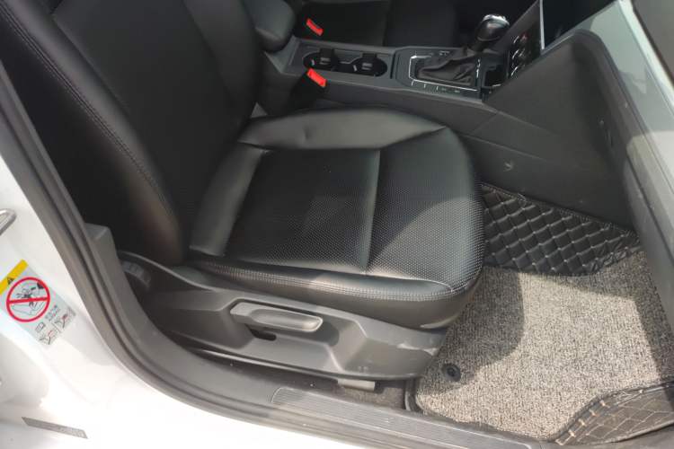 Used Volkswagen Lamando 2017 230TSI DSG Fashion Edition Right Front Seat