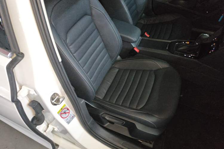 Used Volkswagen Lamando 2017 280TSI DSG Comfort Edition Right Front Seat