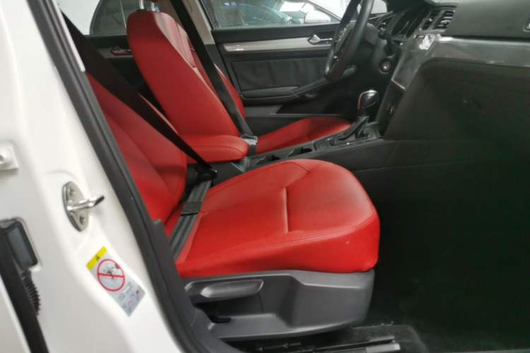 Used Volkswagen Lamando 2017 230TSI DSG Fashion Edition Right Front Seat
