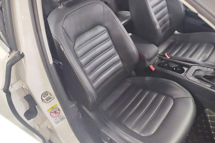 Used Volkswagen Lamando 2017 280TSI DSG Luxury Edition Right Front Seat