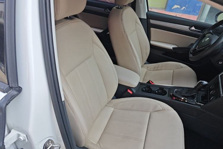 Used Volkswagen Lamando 2017 230TSI DSG Fashion Edition Right Front Seat