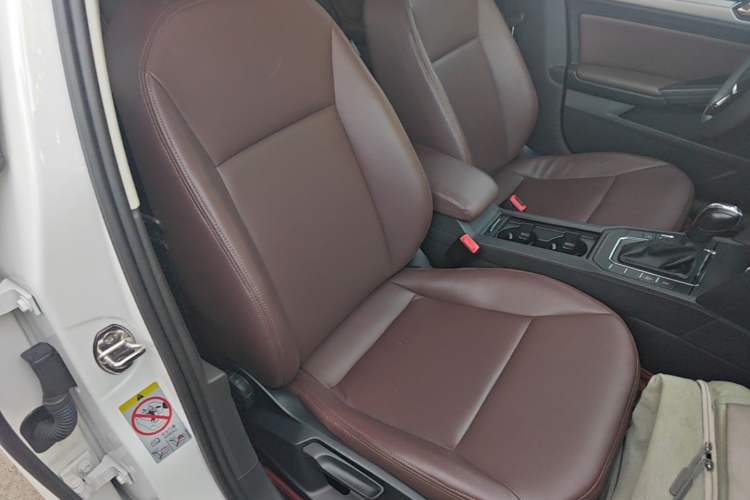 Used Volkswagen Lamando 2017 230TSI DSG Fashion Edition Right Front Seat
