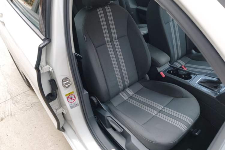 Used Volkswagen Lamando 2017 230TSI DSG Fashion Edition Right Front Seat