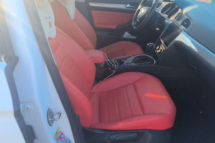 Used Volkswagen Lamando 2017 230TSI DSG Fashion Edition Right Front Seat
