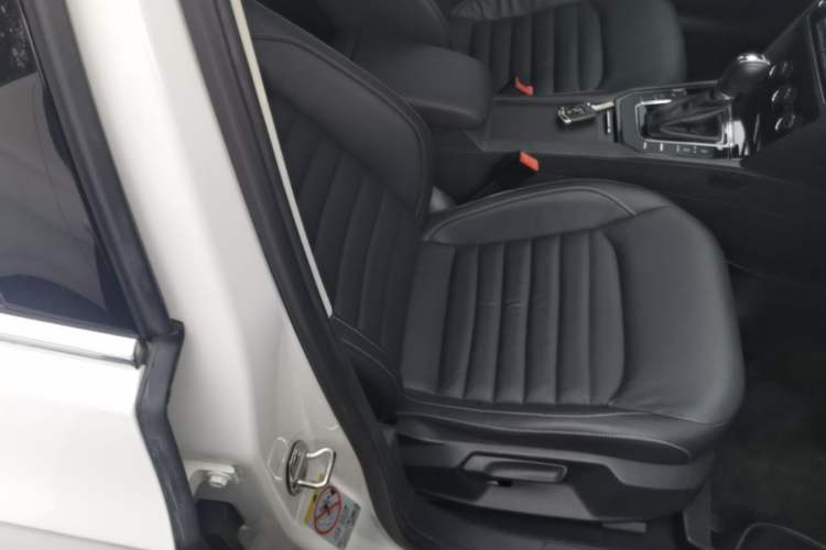 Used Volkswagen Lamando 2017 280TSI DSG Comfort Edition Right Front Seat