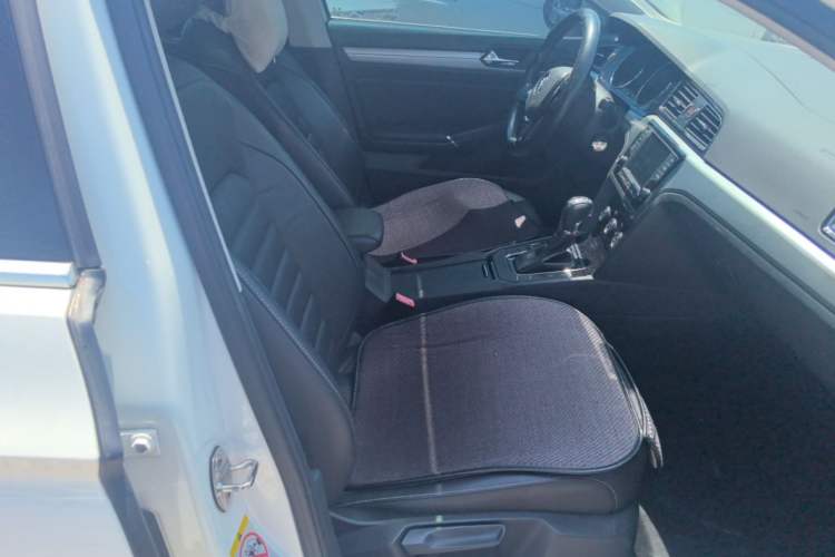 Used Volkswagen Lamando 2017 280TSI DSG Comfort Edition Right Front Seat