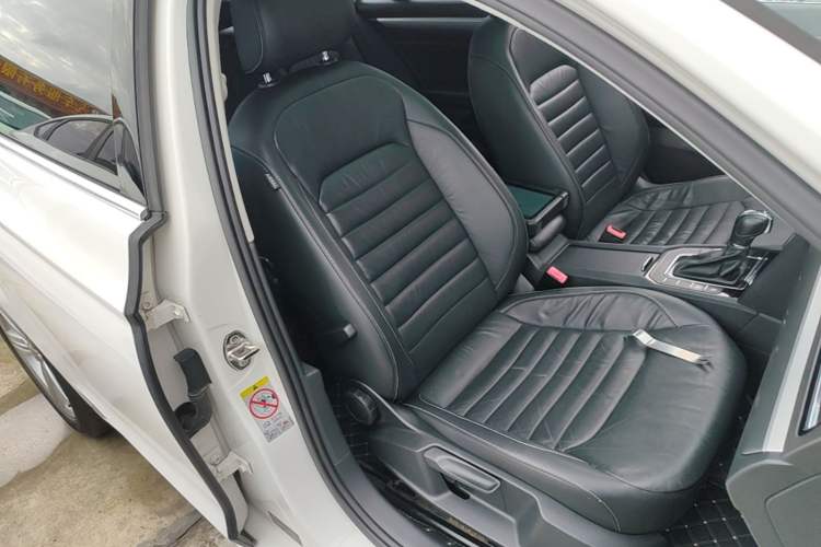 Used Volkswagen Lamando 2017 280TSI DSG Comfort Edition Right Front Seat