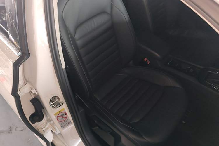 Used Volkswagen Lamando 2017 280TSI DSG Comfort Edition Right Front Seat