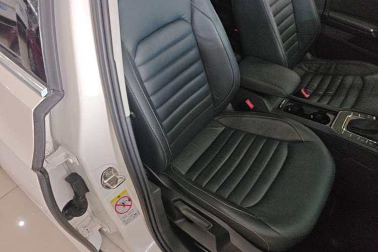 Used Volkswagen Lamando 2017 280TSI DSG Comfort Edition Right Front Seat