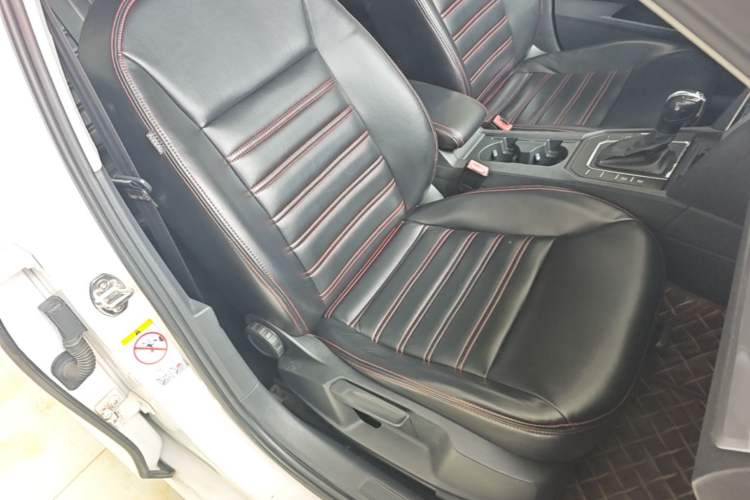 Used Volkswagen Lamando 2017 230TSI DSG Fashion Edition Right Front Seat
