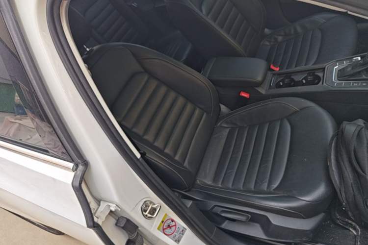 Used Volkswagen Lamando 2017 280TSI DSG Comfort Edition Right Front Seat
