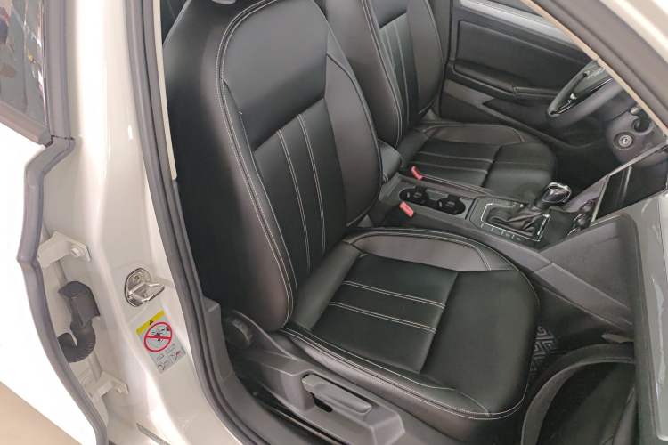 Used Volkswagen Lamando 2017 230TSI DSG Fashion Edition Right Front Seat