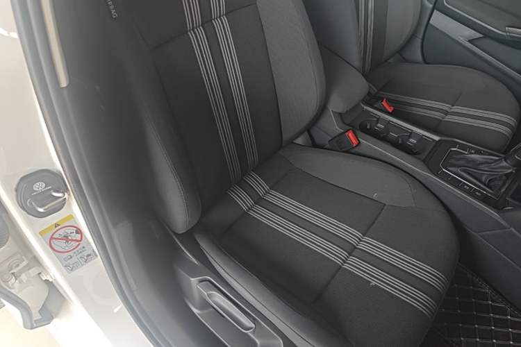Used Volkswagen Lamando 2017 230TSI DSG Fashion Edition Right Front Seat
