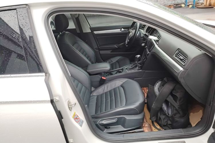 Used Volkswagen Lamando 2017 280TSI DSG Comfort Edition Right Front Seat