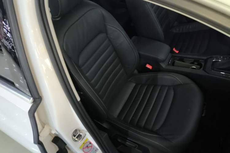 Used Volkswagen Lamando 2017 280TSI DSG Comfort Edition Right Front Seat