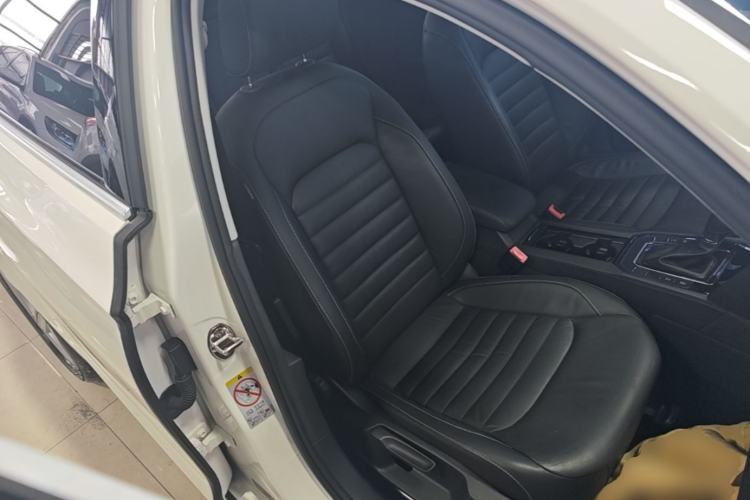 Used Volkswagen Lamando 2017 280TSI DSG Comfort Edition Right Front Seat