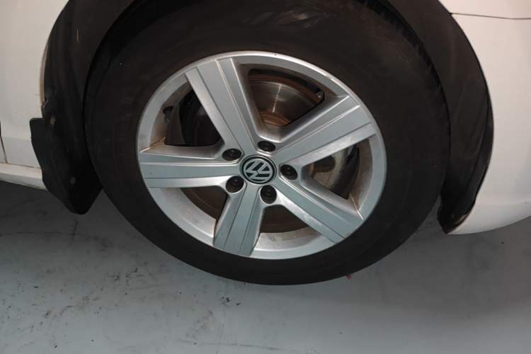 Used Volkswagen Lamando 2017 230TSI DSG Fashion Edition Right Front Wheel Hub