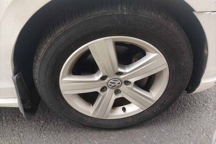 Used Volkswagen Lamando 2017 230TSI DSG Fashion Edition Right Front Wheel Hub