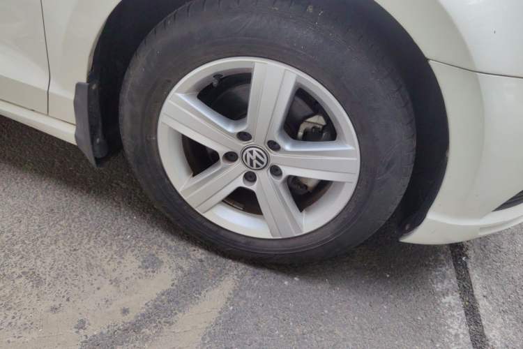 Used Volkswagen Lamando 2017 230TSI DSG Fashion Edition Right Front Wheel Hub