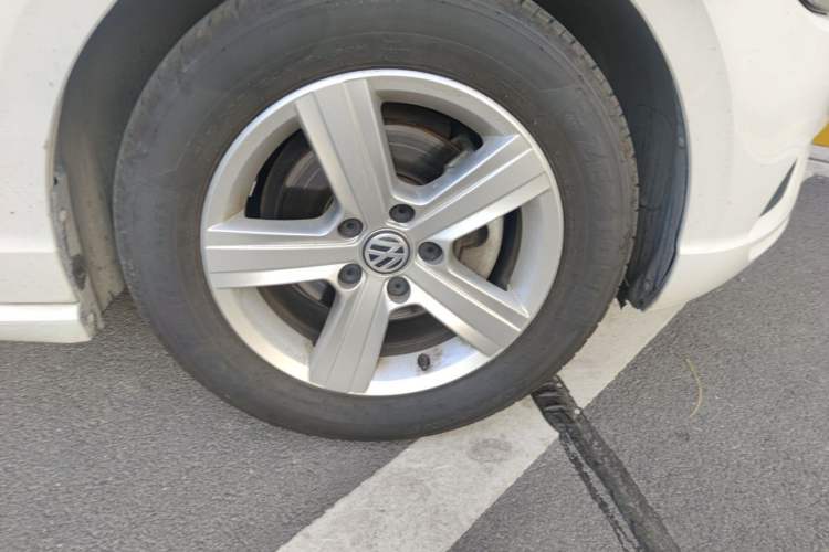 Used Volkswagen Lamando 2017 230TSI DSG Fashion Edition Right Front Wheel Hub