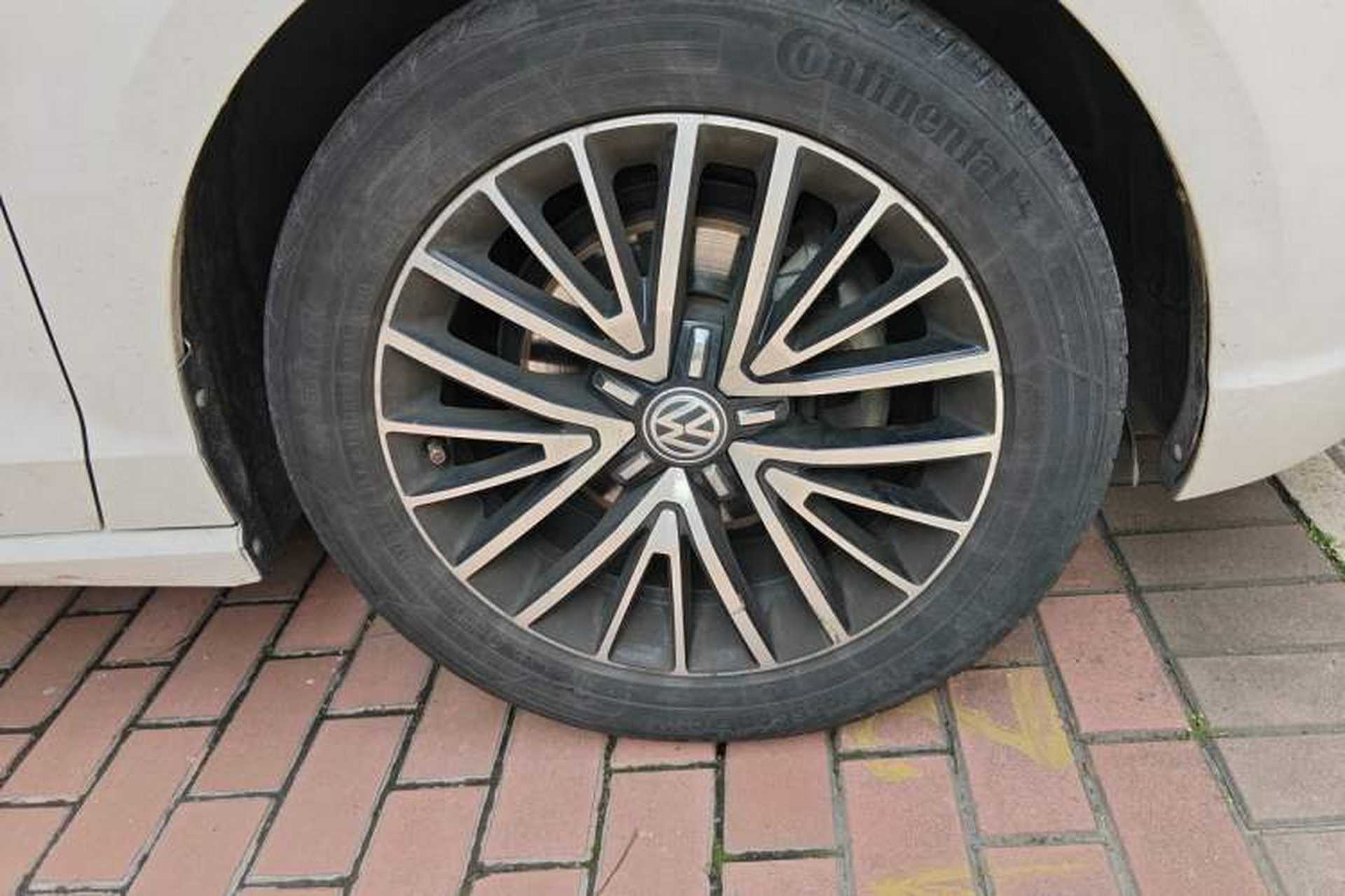 Used Volkswagen Lamando 2017 280TSI DSG Luxury Edition Right Front Wheel Hub