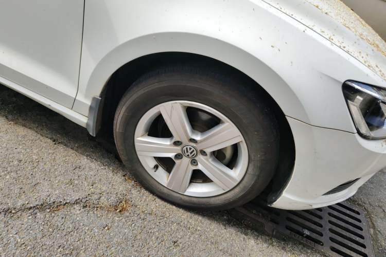 Used Volkswagen Lamando 2017 230TSI DSG Fashion Edition Right Front Wheel Hub