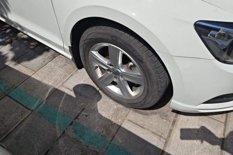 Used Volkswagen Lamando 2017 230TSI DSG Fashion Edition Right Front Wheel Hub