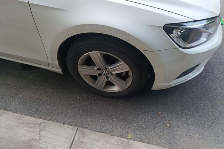 Used Volkswagen Lamando 2017 230TSI DSG Fashion Edition Right Front Wheel Hub