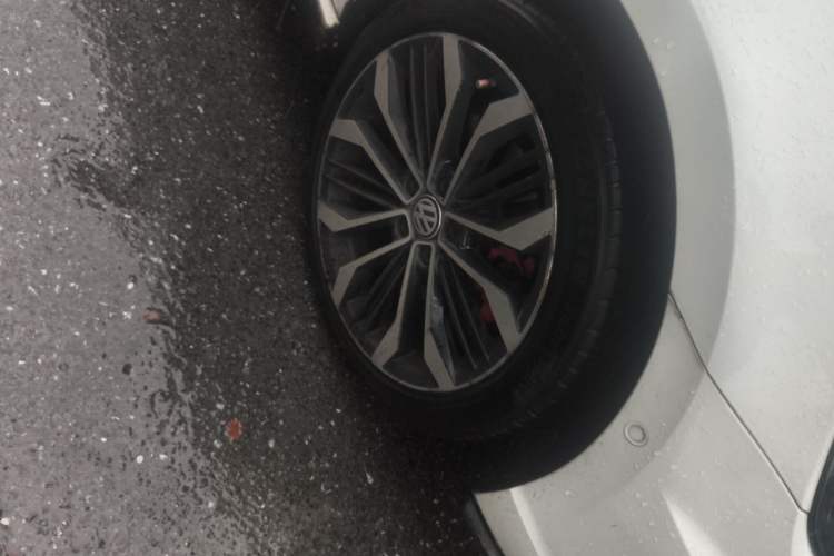 Used Volkswagen Lamando 2017 2.0T GTS Right Front Wheel Hub