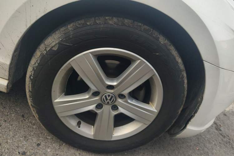 Used Volkswagen Lamando 2017 230TSI DSG Fashion Edition Right Front Wheel Hub