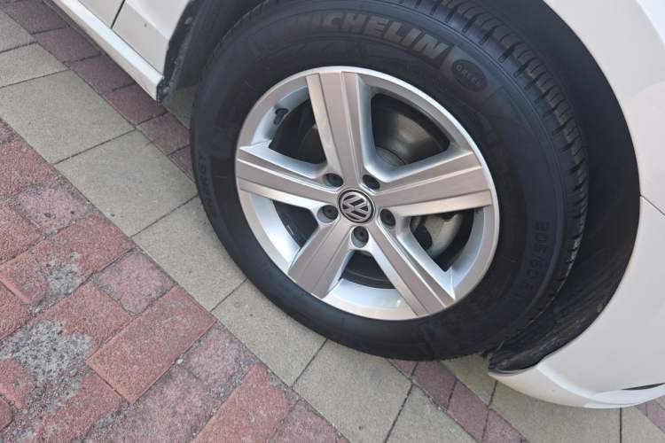 Used Volkswagen Lamando 2017 230TSI DSG Fashion Edition Right Front Wheel Hub