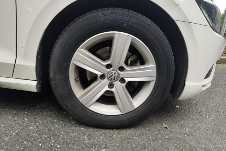 Used Volkswagen Lamando 2017 230TSI DSG Fashion Edition Right Front Wheel Hub