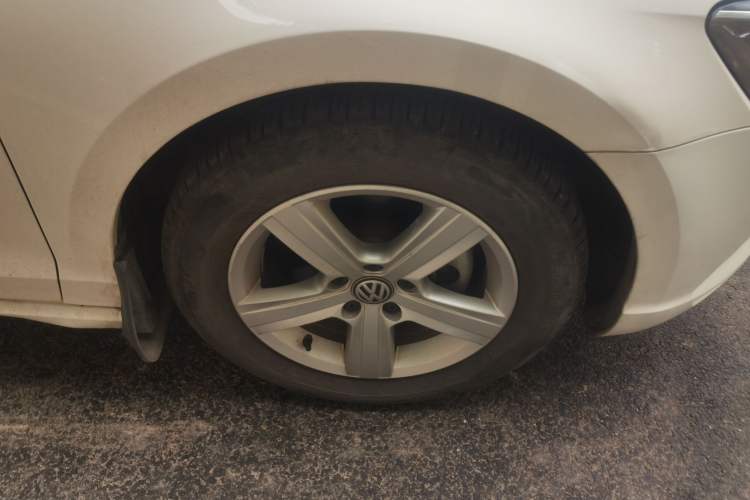 Used Volkswagen Lamando 2017 230TSI Manual Trend Edition Right Front Wheel Hub
