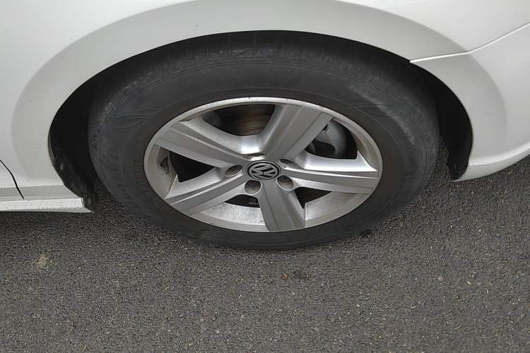Used Volkswagen Lamando 2017 230TSI DSG Fashion Edition Right Front Wheel Hub