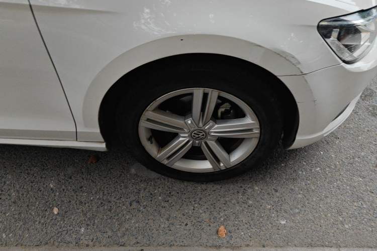 Used Volkswagen Lamando 2017 280TSI DSG Comfort Edition Right Front Wheel Hub