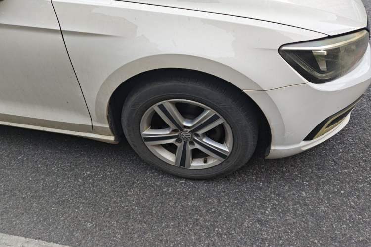 Used Volkswagen Lamando 2017 230TSI DSG Fashion Edition Right Front Wheel Hub