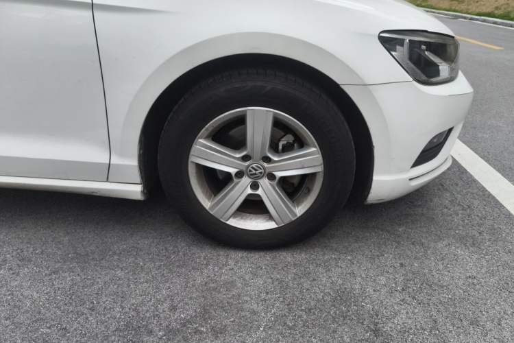 Used Volkswagen Lamando 2017 230TSI DSG Fashion Edition Right Front Wheel Hub