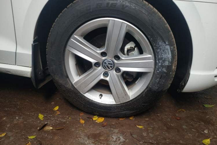 Used Volkswagen Lamando 2017 230TSI DSG Fashion Edition Right Front Wheel Hub