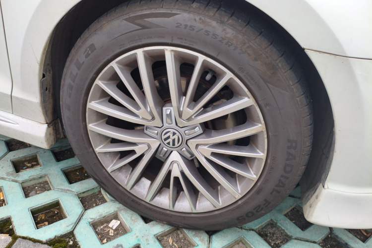 Used Volkswagen Lamando 2017 230TSI DSG Fashion Edition Right Front Wheel Hub